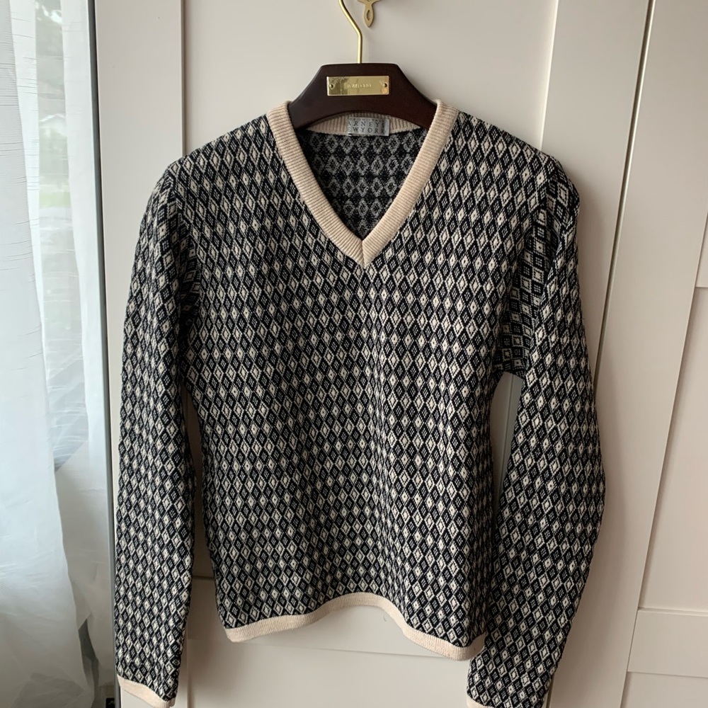 Women's Barneys New York stretchy Wool Blend vneck sweater sz S